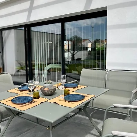 Hébergement de vacances Superbe Maison D'architecte A Seulement 10 Mn De La - Classee 4 *